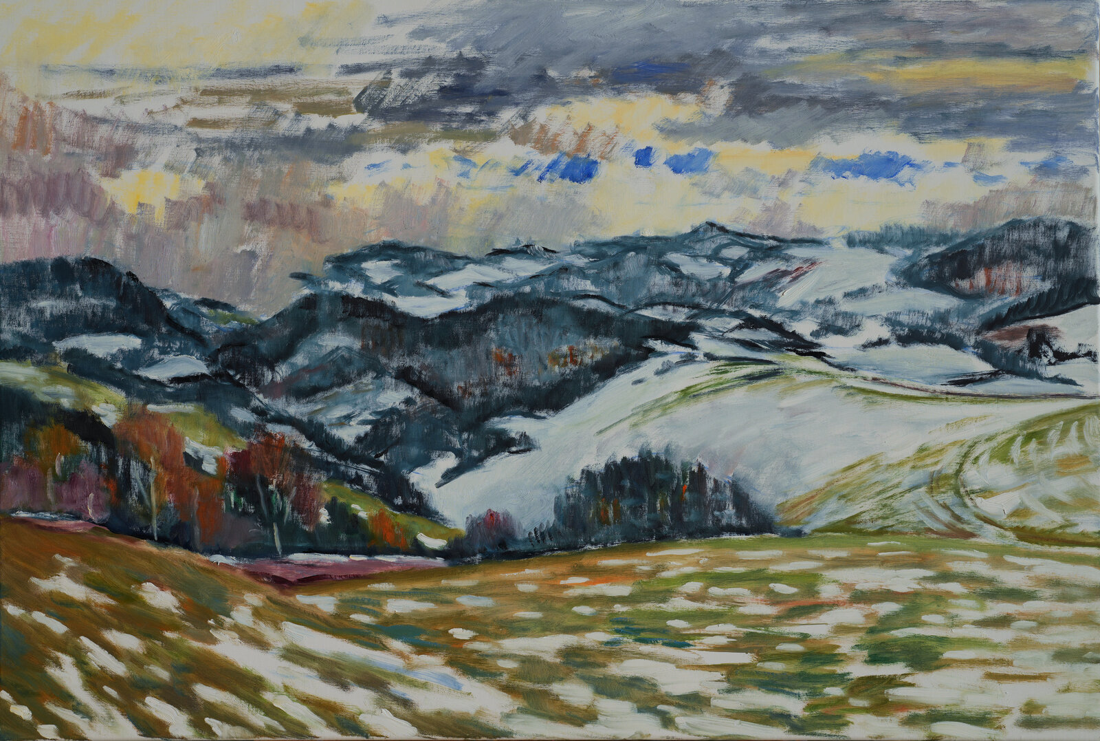 Früher Schnee und aufsteigender Nebel